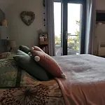 Entre Monts Et Collines Et En Option Bed & Breakfast