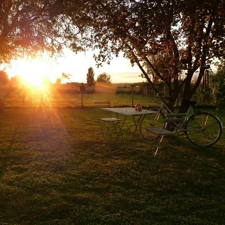 Bed & Breakfast Entre Monts Et Collines Et En Option 4*